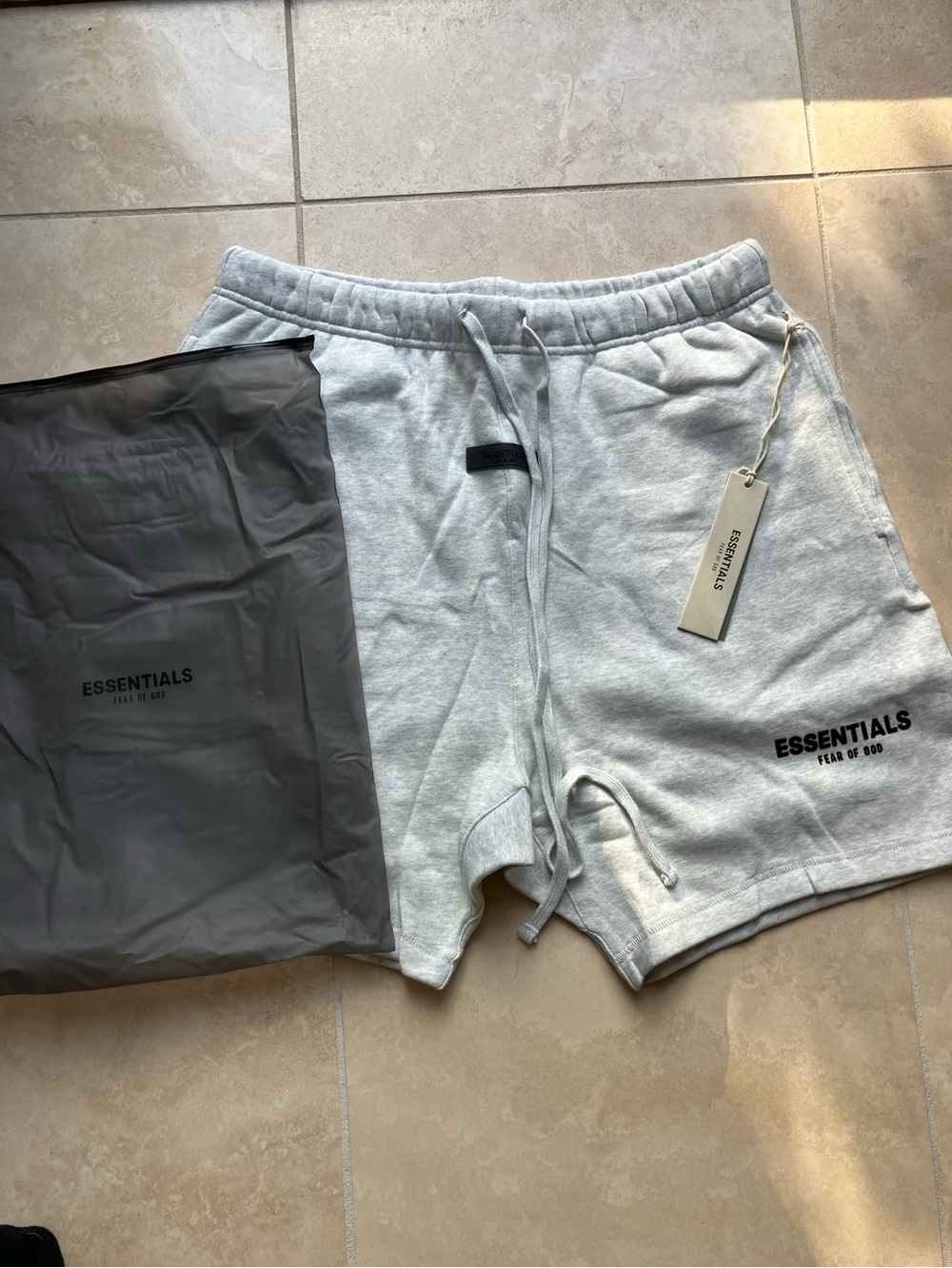 Essential short Light oatmeal